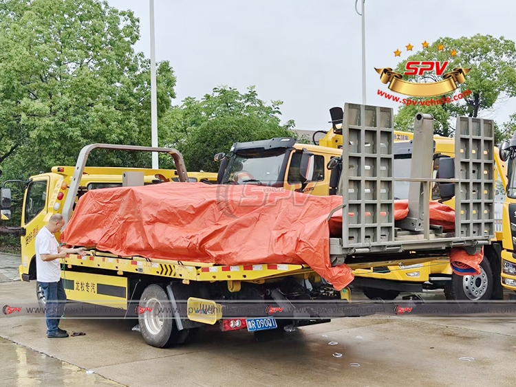 Wrecker Truck Body Transported to Loading Port
